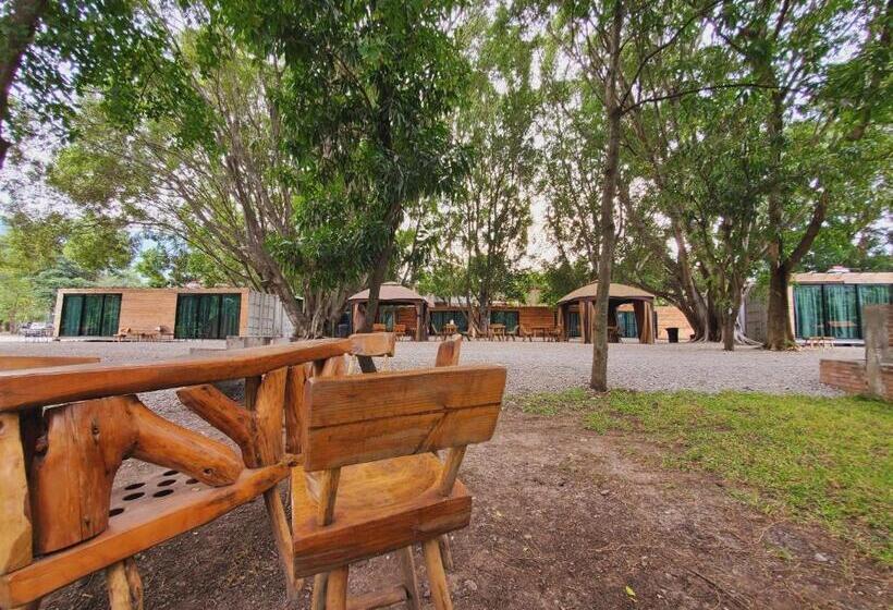 فندق Los Laureles