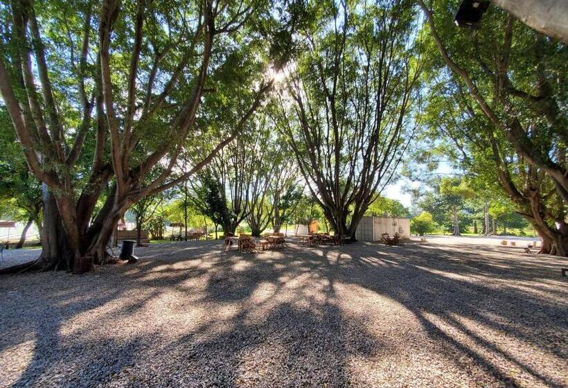 فندق Los Laureles