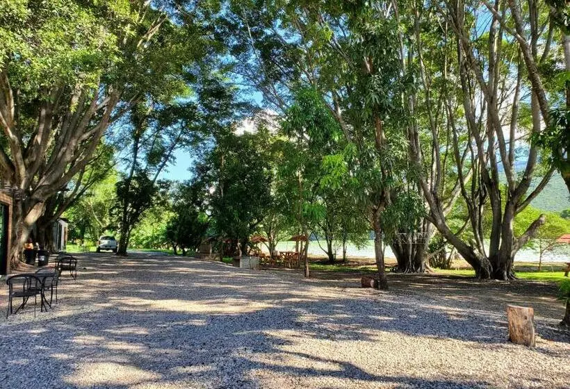 ホテル Los Laureles