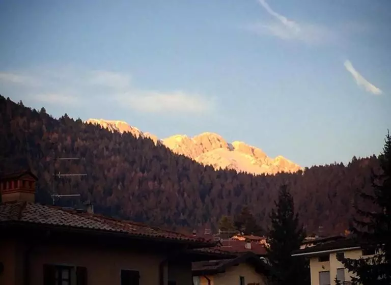 Majatalo Villa Romeo   Acero Rosso