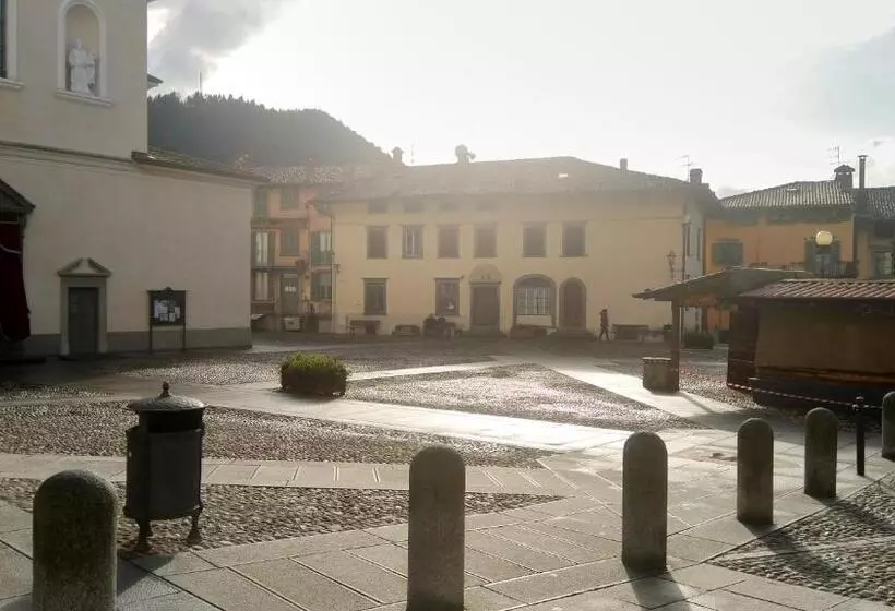 Majatalo Villa Romeo   Acero Rosso