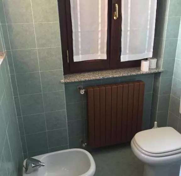 Majatalo Villa Romeo   Acero Rosso