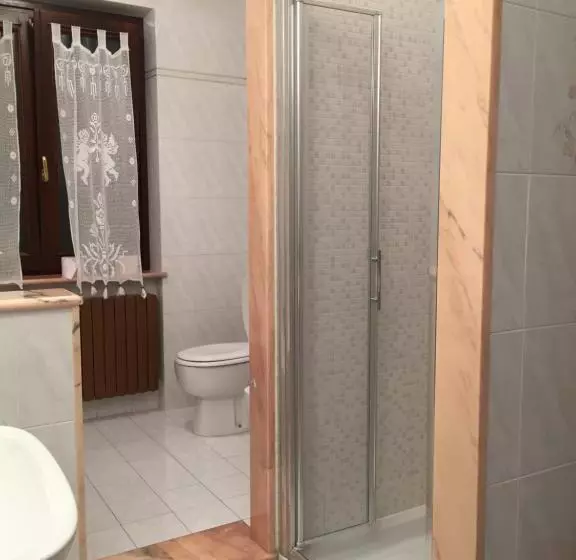 Majatalo Villa Romeo   Acero Rosso