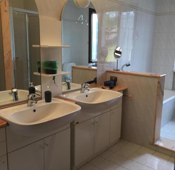 פנסיון Villa Romeo   Acero Rosso