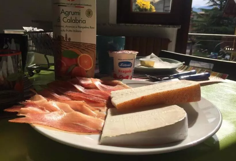 Majatalo Villa Romeo   Acero Rosso