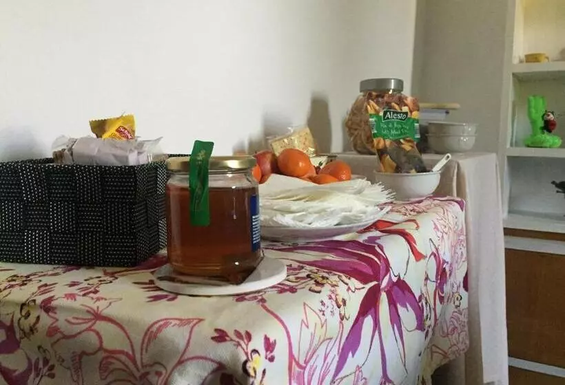 Majatalo Villa Romeo   Acero Rosso