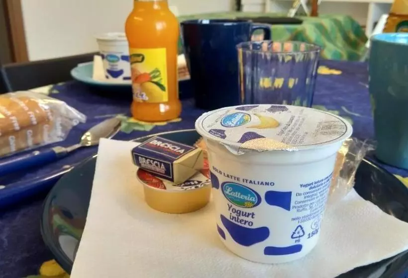 Majatalo Villa Romeo   Acero Rosso