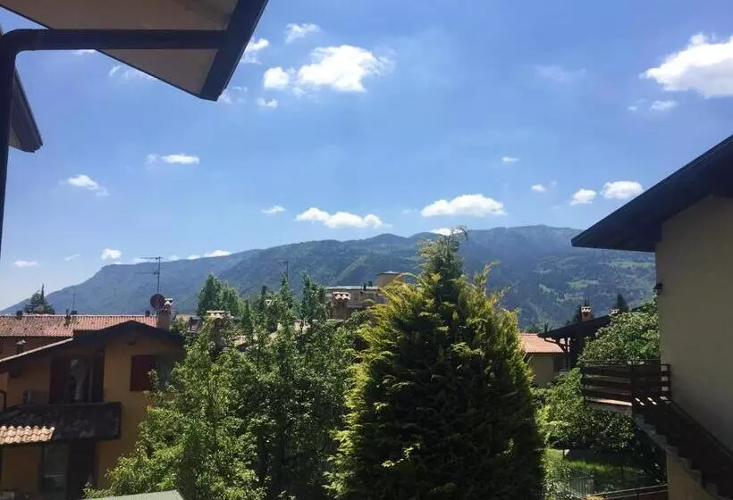 Majatalo Villa Romeo   Acero Rosso