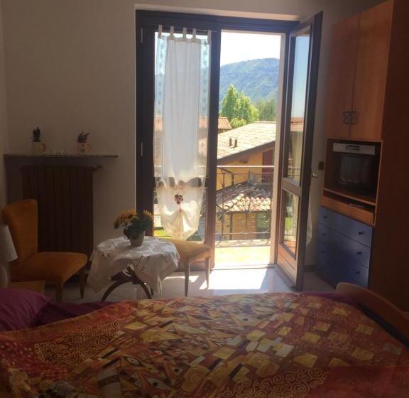 פנסיון Villa Romeo   Acero Rosso