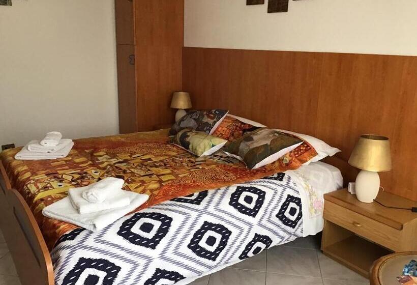 פנסיון Villa Romeo   Acero Rosso