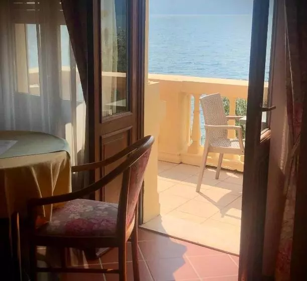 ペンション Villa Torre   Atmosfera Romantica