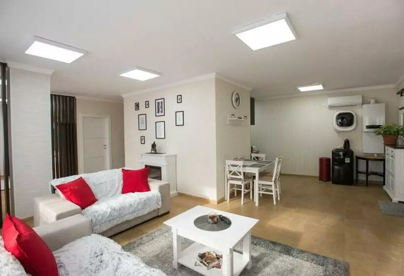 Lira Holiday Apartments