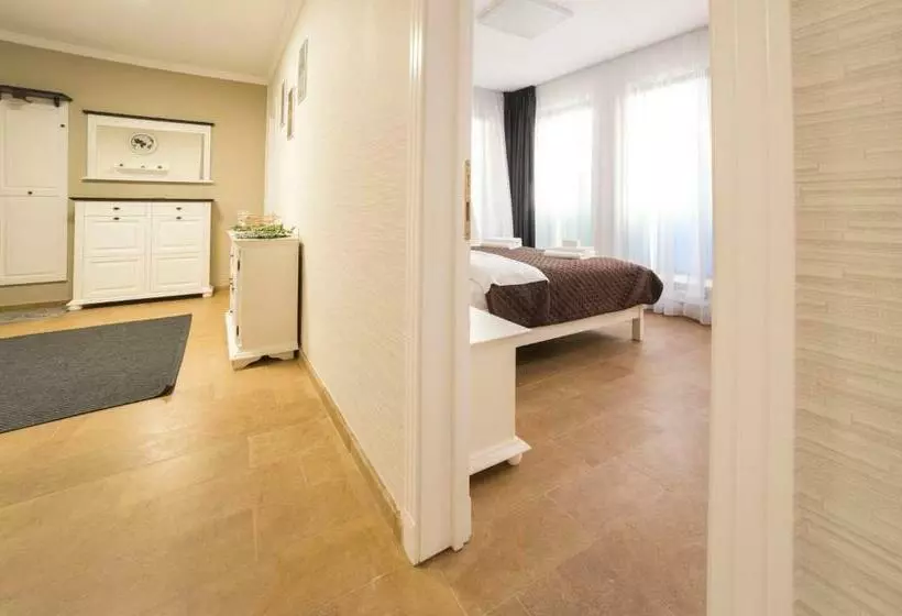 Lira Holiday Apartments