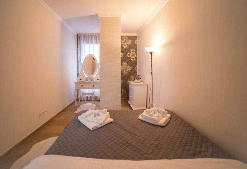 Lira Holiday Apartments