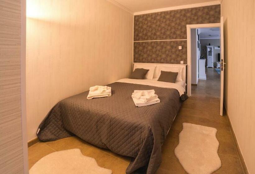 Lira Holiday Apartments