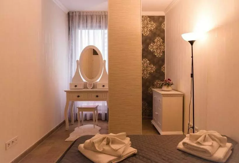 Lira Holiday Apartments