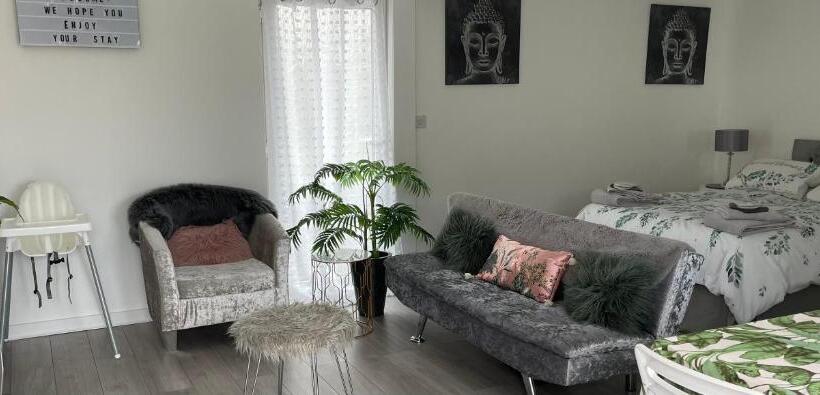 Nicolas Devon Air Bed And Breakfast