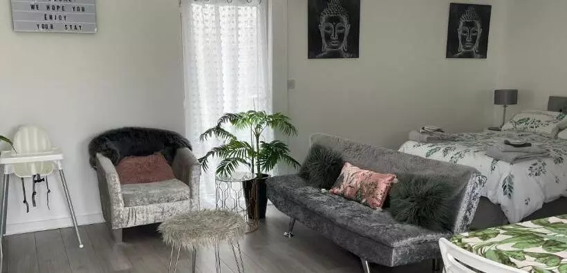 Nicolas Devon Air Bed And Breakfast