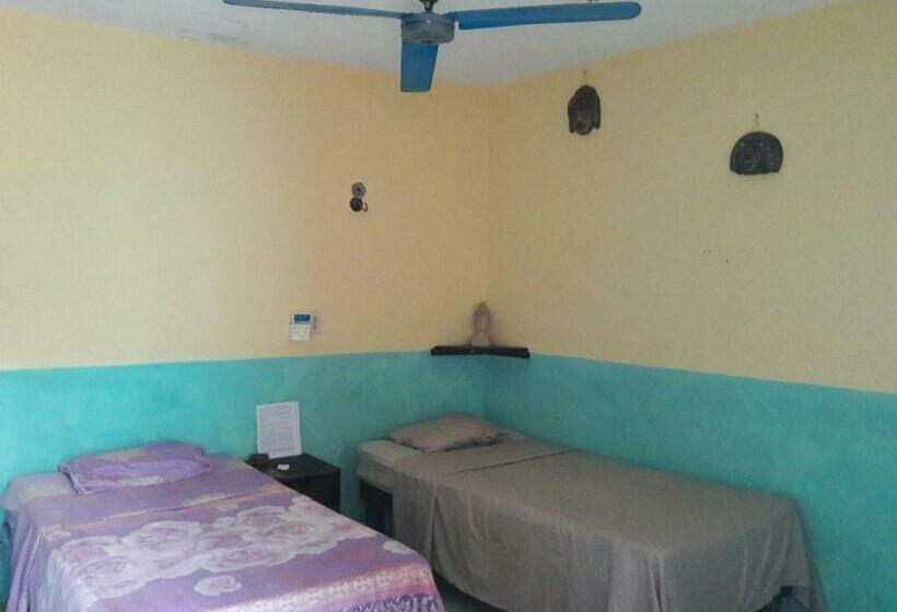 פנסיון Hostal Y Temazcal Guemez