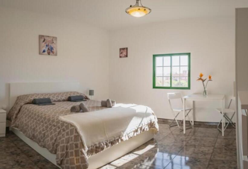 تختخواب و صبحانه Vistalroque