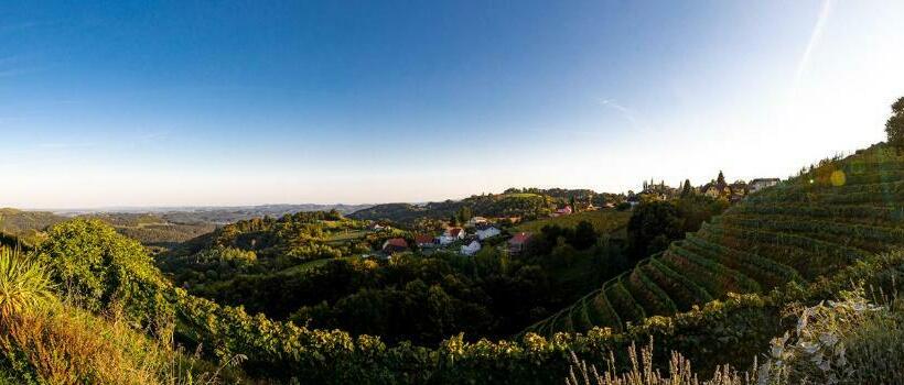 Bed and Breakfast Weingut Albert, Familie Cramer