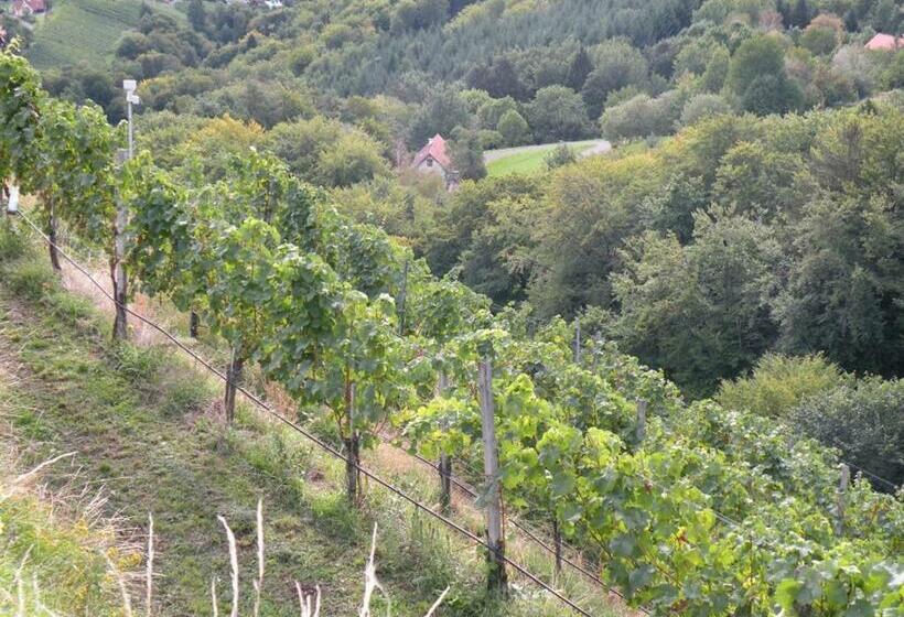 Bed and Breakfast Weingut Albert, Familie Cramer