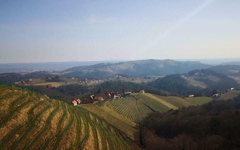 Bed and Breakfast Weingut Albert, Familie Cramer