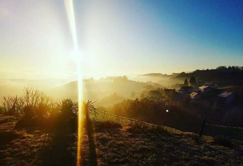 Aamiaismajoitus (B&B) Weingut Albert, Familie Cramer