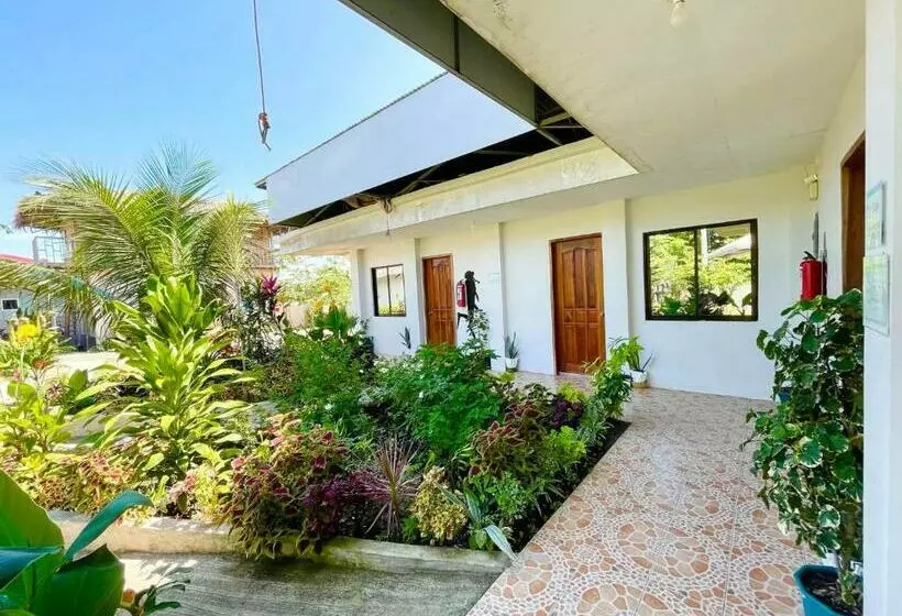 Majatalo Ananas Guesthouse