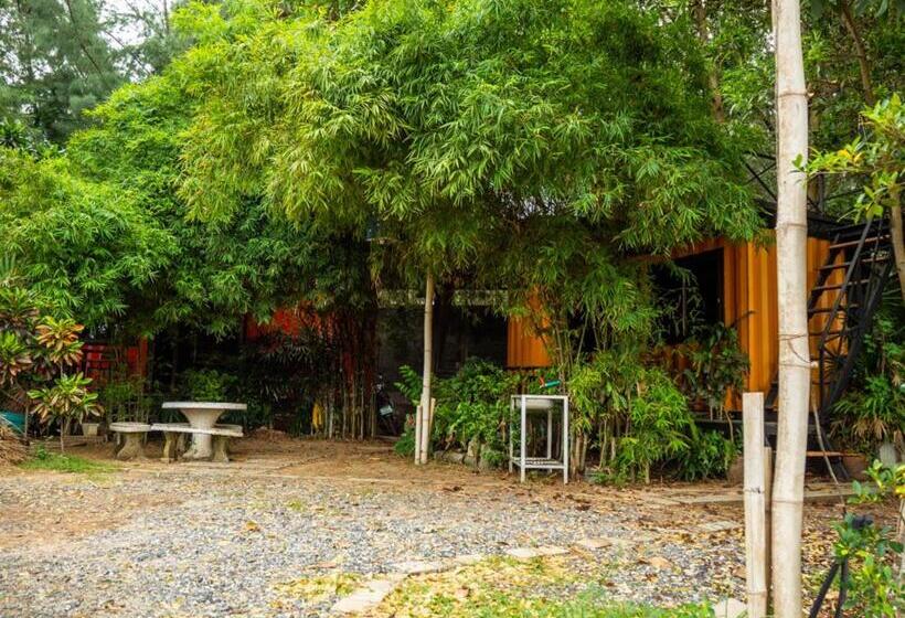 Beach Box Resort At Rimlay Rayong