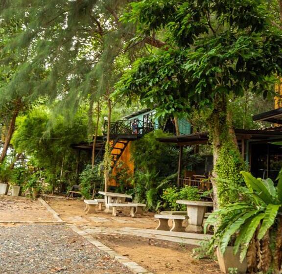Beach Box Resort At Rimlay Rayong