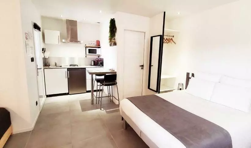 ペンション Sky   Appartement Meublé & Confort   écolodgîte