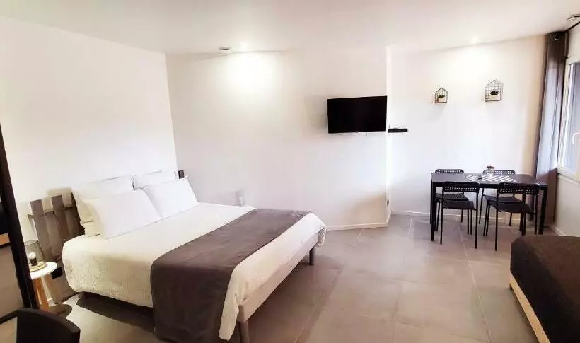 ペンション Sky   Appartement Meublé & Confort   écolodgîte