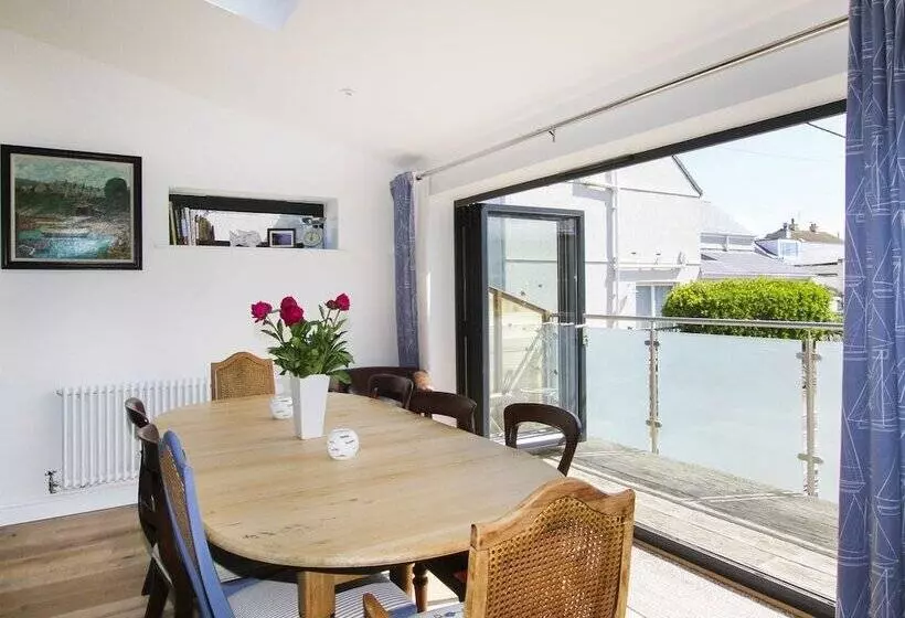 Retkeilymaja Sandy Mount House