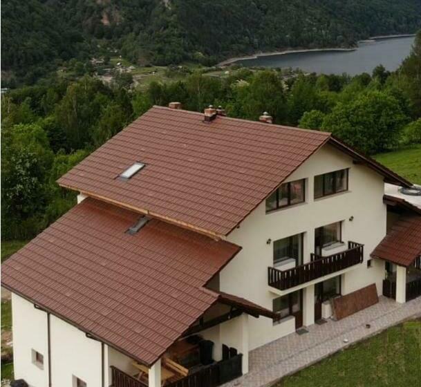 Bed and Breakfast Pensiunea Bradet