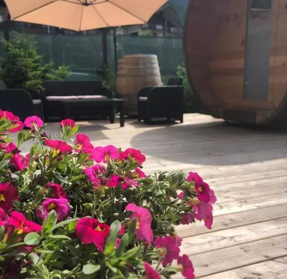 Hotelli Alpen Chalet   Charme Mountain