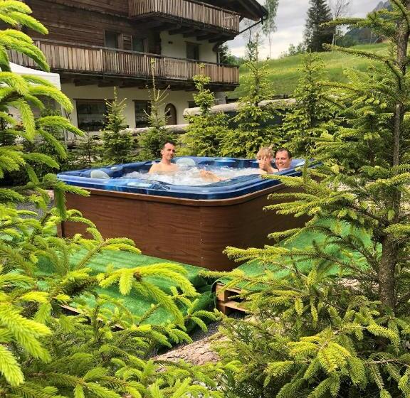 Отель Alpen Chalet   Charme Mountain