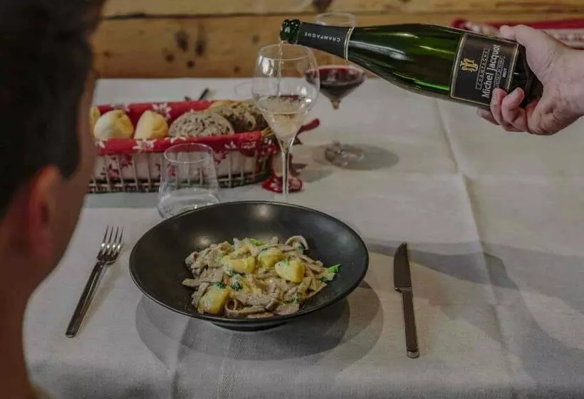 Hotelli Alpen Chalet   Charme Mountain