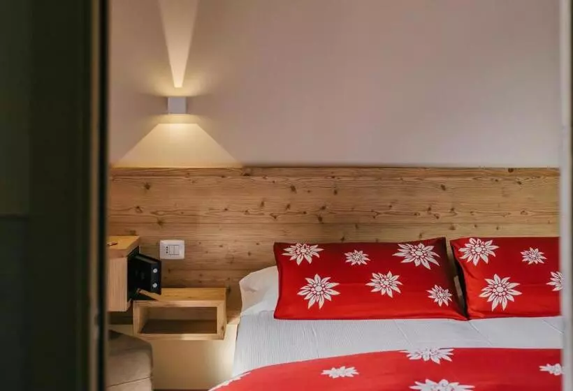 Hotelli Alpen Chalet   Charme Mountain