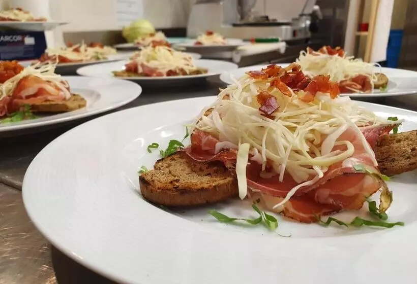 Hotelli Alpen Chalet   Charme Mountain