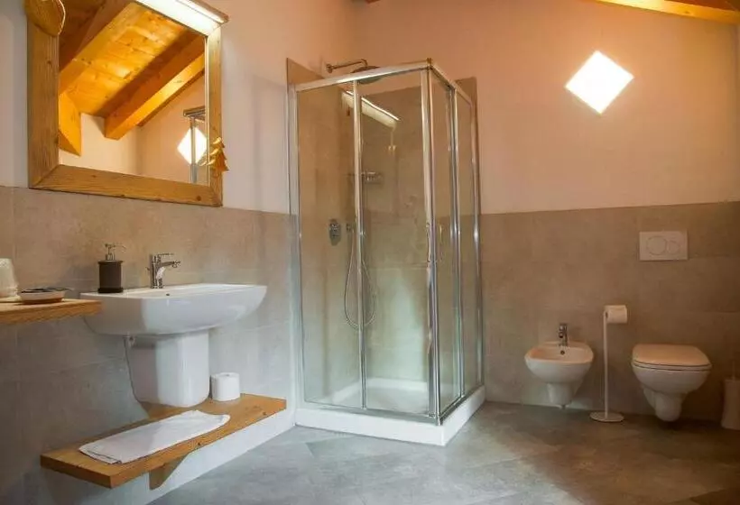 Hotelli Alpen Chalet   Charme Mountain