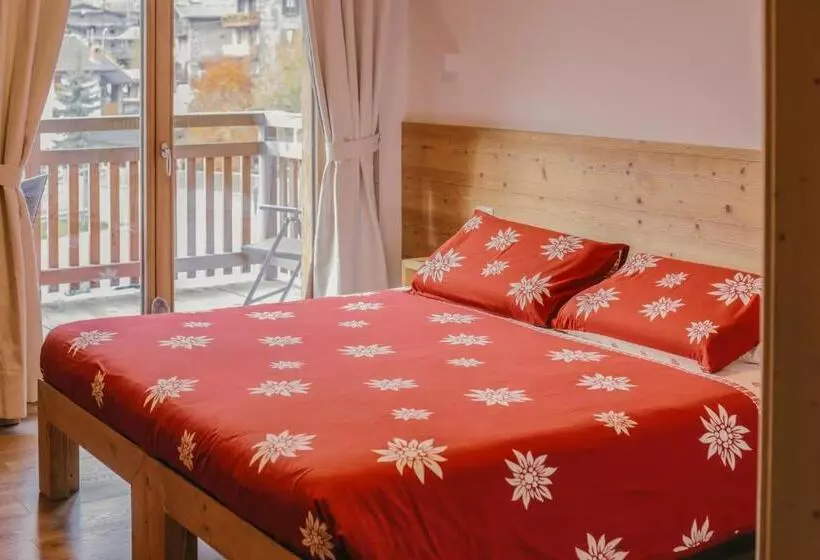 Hotelli Alpen Chalet   Charme Mountain