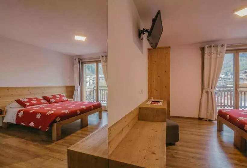 Hotelli Alpen Chalet   Charme Mountain