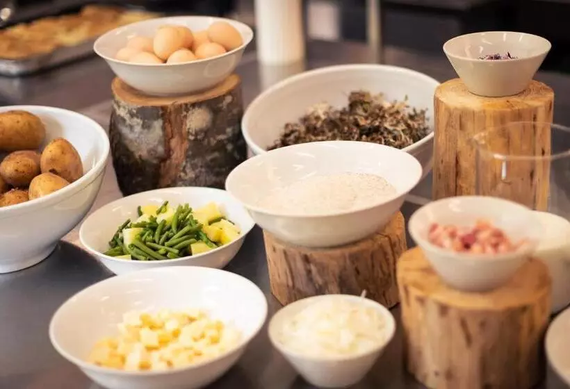 Hotelli Alpen Chalet   Charme Mountain