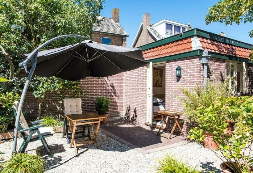 پانسیون Near The Beach