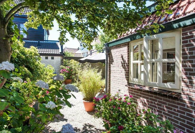 پانسیون Near The Beach