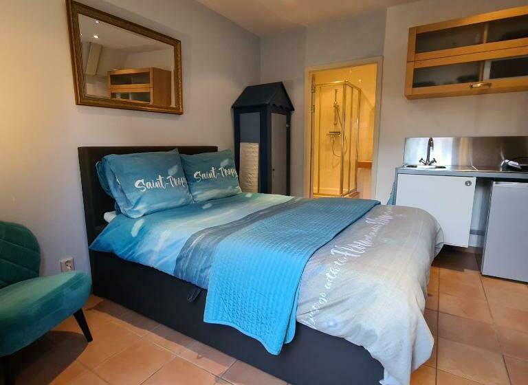 پانسیون Near The Beach