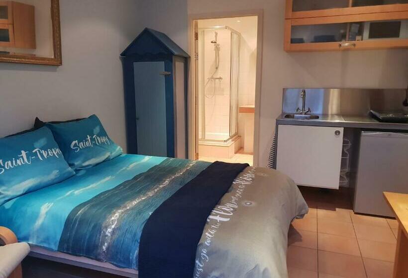 پانسیون Near The Beach