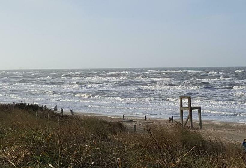 پانسیون Near The Beach