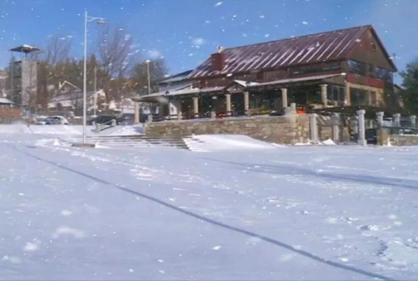 ユースホステル Alojamento De Montanha